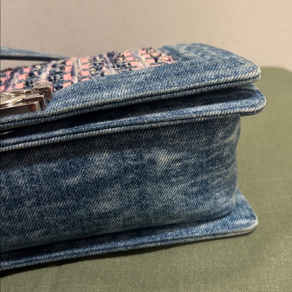 CHANEL Blue and Pink Rare Denim Tweed Crossbody Bag - Picture 8 of 9